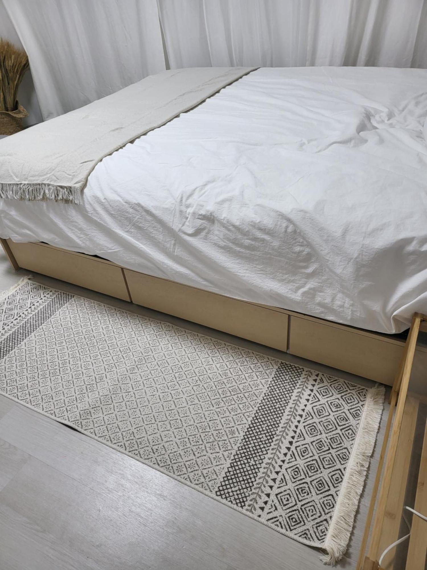 New, Private, 3 Rooms, Hongdae, 6 Persons Apartment *
