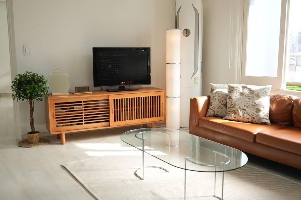 Apartment New, Private, 3 Rooms, Hongdae, 6 Persons *
