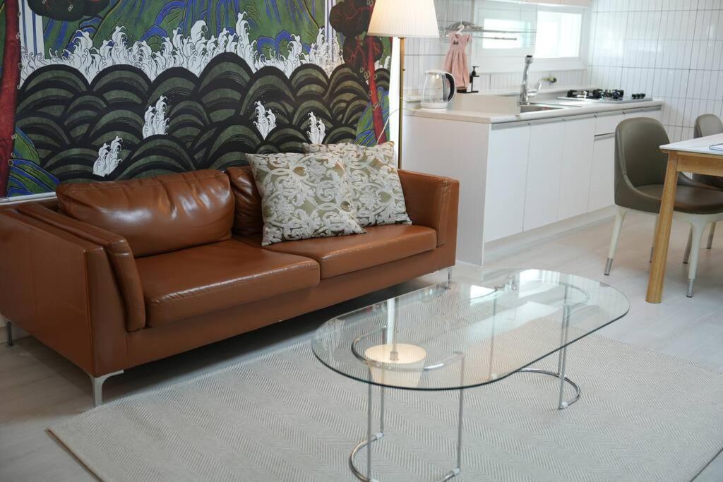 New, Private, 3 Rooms, Hongdae, 6 Persons
