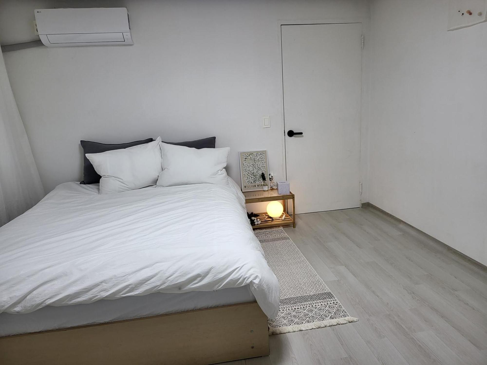 New, Private, 3 Rooms, Hongdae, 6 Persons Apartment